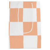 Peach Fuzz Checkered Gingham Pattern Mittlere Geschenktüte (Rückseite)