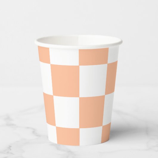 Peach Fuzz Checkered Gingham Pattern Pappbecher (Links)