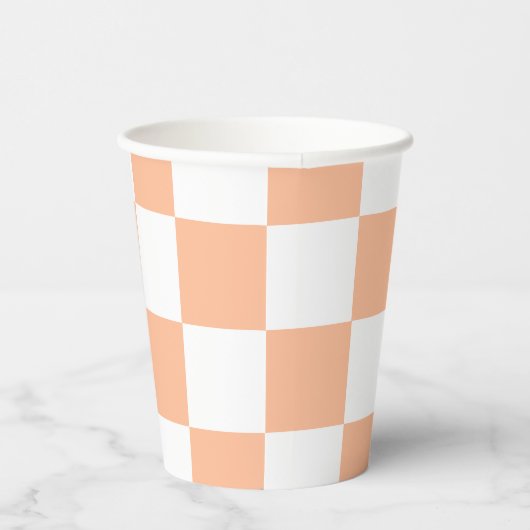 Peach Fuzz Checkered Gingham Pattern Pappbecher (Rechts)