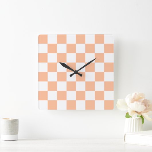 Peach Fuzz Checkered Gingham Pattern Quadratische Wanduhr (Zuhause)