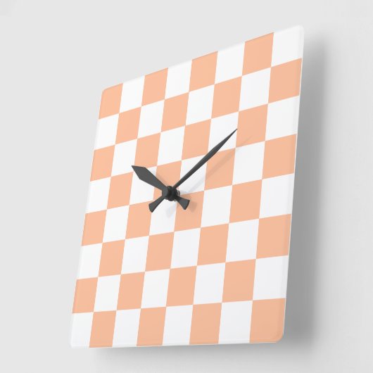 Peach Fuzz Checkered Gingham Pattern Quadratische Wanduhr (Winkel)