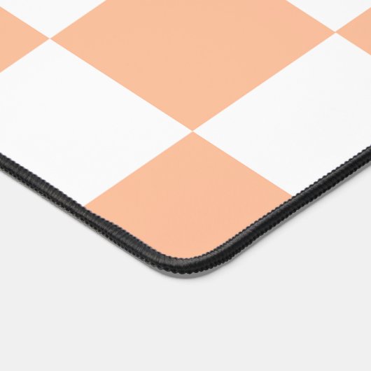 Peach Fuzz Checkered Gingham Pattern Schreibtischunterlage (Ecke)