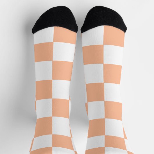 Peach Fuzz Checkered Gingham Pattern Socken (Oben)
