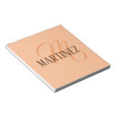 Peach Fuzz Eleganter Personalisierter Name Notizblock (angewinkelt)