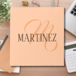 Peach Fuzz Eleganter Personalisierter Name Notizblock<br><div class="desc">Trendy Color Peach Fuzz und elegante Personalisierte Name und Monogramm.</div>