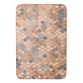 Peach Fuzz Gray Mermaid Scales Glam #1 Badematte (Vorderseite Vertikal)