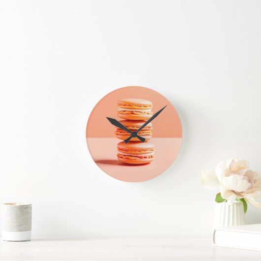 Peach Fuzz, Macaroons, Runde Wanduhr (Zuhause)