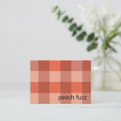 Peach Fuzz Orange Checkerboard-Muster Visitenkarte (Stehend Vorderseite)