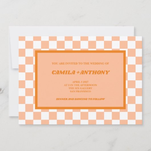 Peach Fuzz Orange Checkered Gingham Pattern Einladung (Vorderseite)
