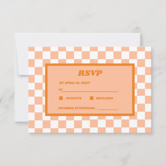 Peach Fuzz Orange Checkered Gingham Pattern RSVP Karte (Vorderseite)