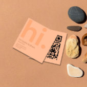 Peach Fuzz Pink Retro Hi QR Code Quadratische Visitenkarte