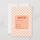 Peach Fuzz Red Checkered Gingham Pattern RSVP Karte (Vorderseite)