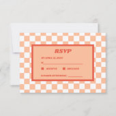 Peach Fuzz Red Checkered Gingham Pattern RSVP Karte (Vorderseite)