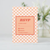 Peach Fuzz Red Checkered Gingham Pattern RSVP Karte (Stehend Vorderseite)