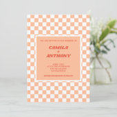 Peach Fuzz Red Checkered Gingham Pattern Wedding Einladung (Stehend Vorderseite)