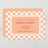 Peach Fuzz Red Checkered Gingham Pattern Wedding Einladung (Vorne/Hinten)