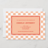 Peach Fuzz Red Checkered Gingham Pattern Wedding Einladung (Vorderseite)