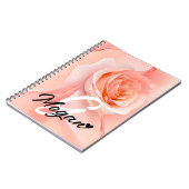 Peach Fuzz Rose Background Monogram Name Heart Notizblock (Linke Seite)