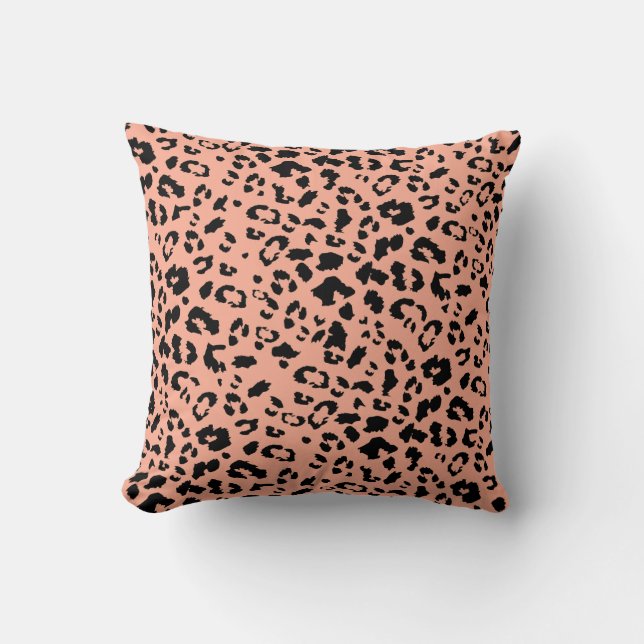Peach Fuzz und Black Cheetah Animal Print Kissen (Vorderseite)