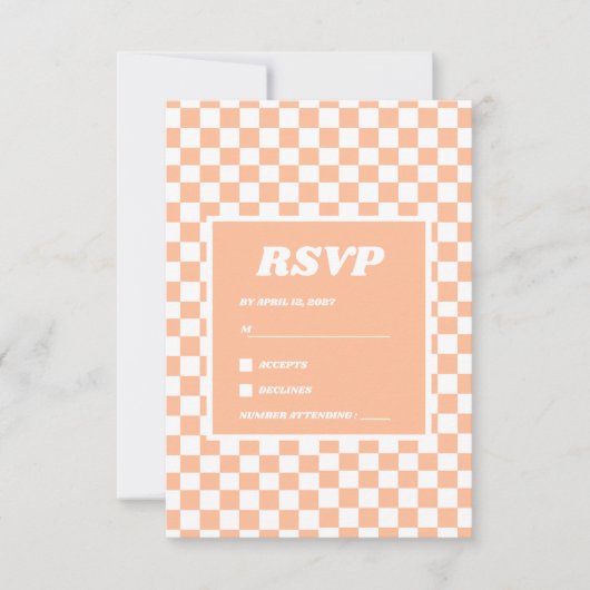 Peach Fuzz White Checkered Gingham Pattern RSVP Karte (Vorderseite)