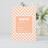 Peach Fuzz White Checkered Gingham Pattern RSVP Karte (Stehend Vorderseite)