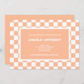 Peach Fuzz White Checkered Gingham Pattern Wedding Einladung (Vorne/Hinten)
