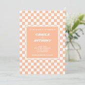 Peach Fuzz White Checkered Gingham Pattern Wedding Einladung (Stehend Vorderseite)