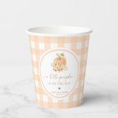 Peach Gingham Fall Ein kleiner Kürbis ist unterweg Pappbecher (Rückseite)