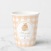 Peach Gingham Fall Ein kleiner Kürbis ist unterweg Pappbecher (Vorderseite)