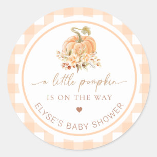 Peach Gingham Fall Ein kleiner Kürbis ist unterweg Runder Aufkleber