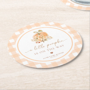 Peach Gingham Fall Ein kleiner Kürbis ist unterweg Runder Pappuntersetzer