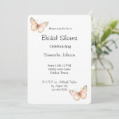 Peach Green Butterflies Floral Bridal Shower   Einladung (Stehend Vorderseite)