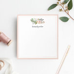 Peach Meadow | PERSONALISIERT Notizblock<br><div class="desc">Das personalisierte Design besticht durch eine Pose aus pickig blütenrosa Blume und grünen Botanicalen,  die Ihren Namen oder Ihre persönliche Wahl unter handgeschriebener Pinseltypografie enthalten. Ein dünner Doppelrand in passendem Rosa rundet das Aussehen ab.</div>