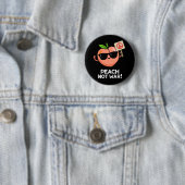 Peach Not War Funny Fruit Pun Dark BG Button (Beispiel)