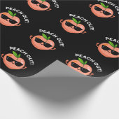Peach Out Funny Fruit Pun Dark BG Geschenkpapier (Ecke)