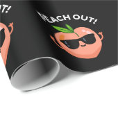 Peach Out Funny Fruit Pun Dark BG Geschenkpapier (Rolleneckpunkt)