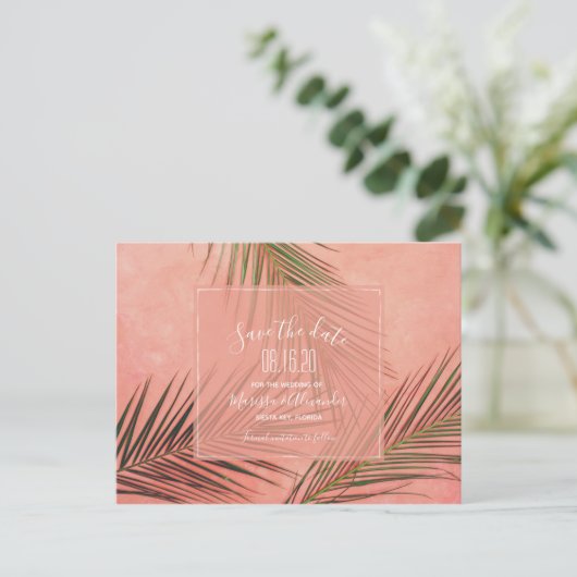 Peach Palm Tree Beach Wedding Save the Dates Postkarte (Stehend Vorderseite)
