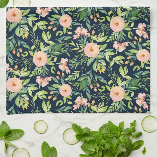 Peach Peonies on Dark Blue Kitchen Handtuch (Gefaltet)
