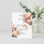 Peach Peonies und Rose Einladung Hochzeit (Stehend Vorderseite)