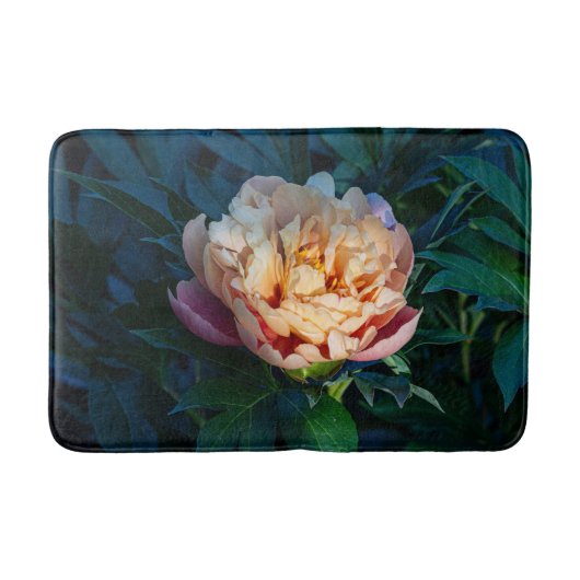 Peach Peony, Blumenfotografie Badematte (Vorderseite)