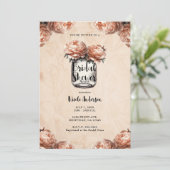 Peach Peony Mason Jar Rustikales Brautparty Einladung (Stehend Vorderseite)