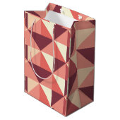 Peach Pink Lila Triangle Geometrie Mittlere Geschenktüte (Rückseite Schrägansicht)