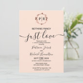 Peach Rose Monogram Calligrafy Foto Wedding Einladung (Stehend Vorderseite)