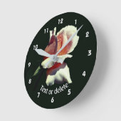 Peach Rosebud Flower Personalized Runde Wanduhr (Winkel)