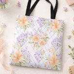Peach Roses Lavender Cottagecore Floral Tote Bags Tasche<br><div class="desc">Carry everyday essentials in timeless cottagecore style with this Peach Roses & Lavender Cottagecore Floral Tote Bag. Featuring delicate watercolor peach roses, soft lavender blossoms, and fresh sage greenery over a subtle lattice background, this design blends romantic botanical charm with vintage-inspired elegance. The pastel palette of peach, lavender, sage green,...</div>