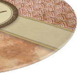 Peach Tan Feather Pattern mit Monogramm Schneidebrett (Ecke)