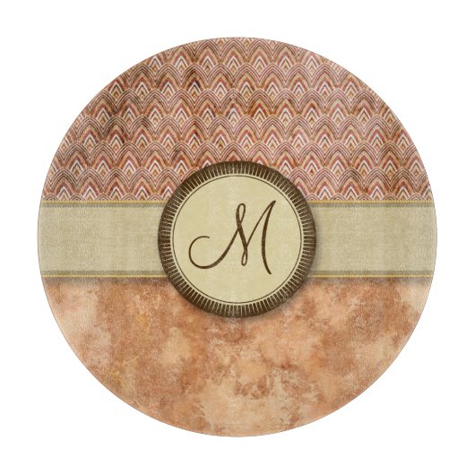 Peach Tan Feather Pattern mit Monogramm Schneidebrett (Vorderseite)