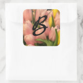 Peach Tulip Monogramm Design Quadratischer Aufkleber (Tasche)