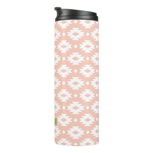 Peach und Gold Aztec Monogram Thermosbecher (Nach rechts gedreht)