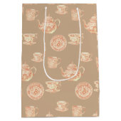  Peach White Ecru Chinoiserie Teapots Cups Mittlere Geschenktüte (Rückseite)